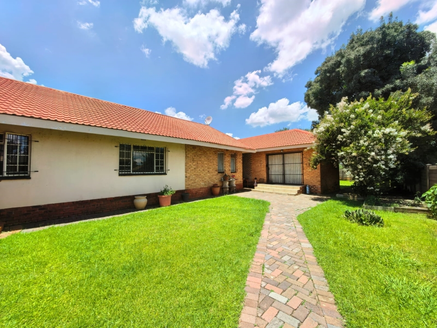 3 Bedroom Property for Sale in Roodia Free State